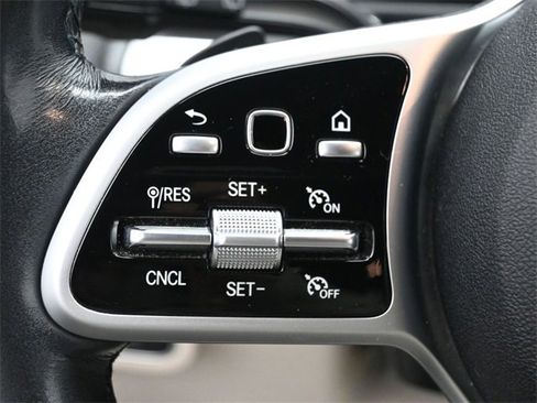 Used 2021 Mercedes-Benz GLB 250 4MATIC image 12