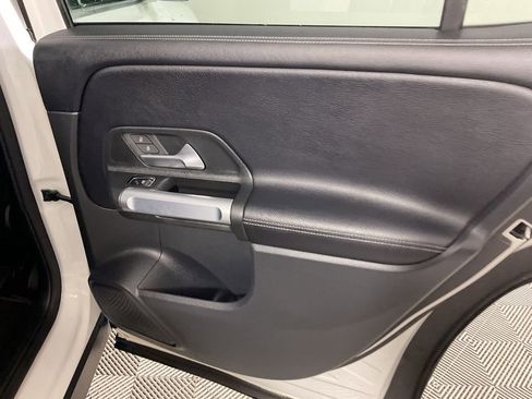 Used 2022 Mercedes-Benz GLB 250 4MATIC image 22