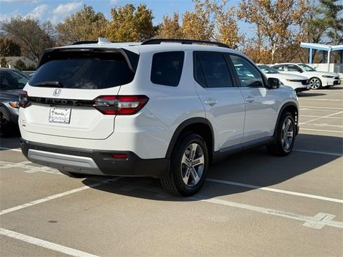 Certified 2025 Honda Pilot EX-L image 3