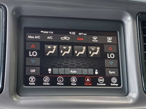 Used 2022 Dodge Challenger SXT w/ Driver Convenience Group RWD image 12