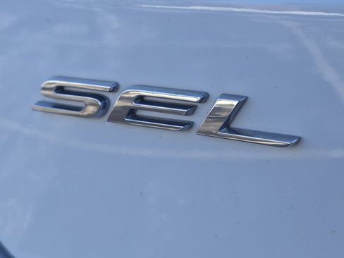 Used 2022 Ford Edge SEL w/ Convenience Package image 11