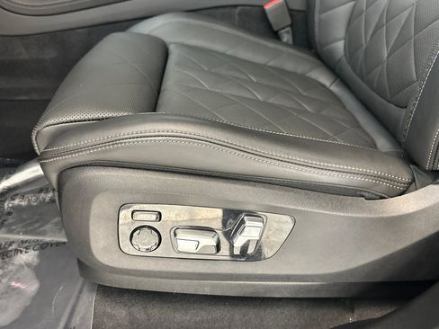 Certified 2024 BMW X7 xDrive40i w/ M Sport Package AWD/4WD image 14