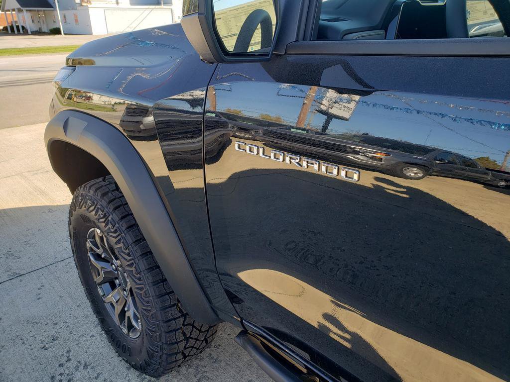 New 2026 Chevrolet Colorado ZR2 w/ Technology Package AWD/4WD image 13