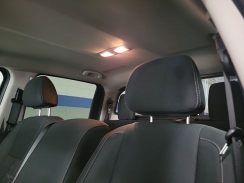 Used 2019 Nissan Titan SV AWD/4WD image 16