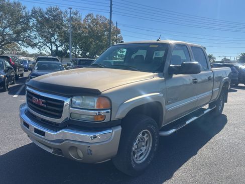 Used 2005 GMC Sierra 2500 SLT w/ Heavy-Duty Power Package image 3