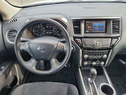Used 2013 Nissan Pathfinder SV image 18