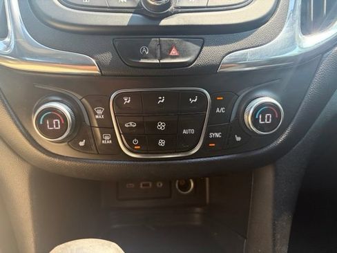 Used 2022 Chevrolet Equinox LT AWD/4WD image 10
