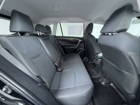 Certified 2022 Toyota RAV4 LE AWD/4WD image 18