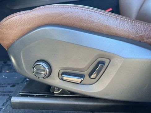 Certified 2022 Volvo XC60 T8 Inscription Expression image 30