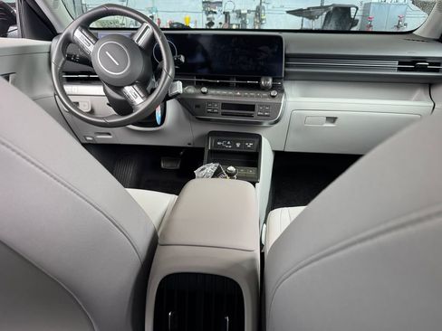 Used 2024 Hyundai Kona SEL FWD image 4