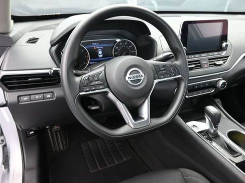 Used 2022 Nissan Altima 2.5 SV FWD image 23