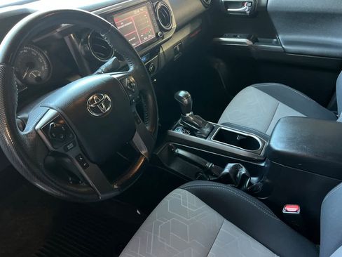 Used 2022 Toyota Tacoma TRD Off-Road w/ Technology Package AWD/4WD image 12