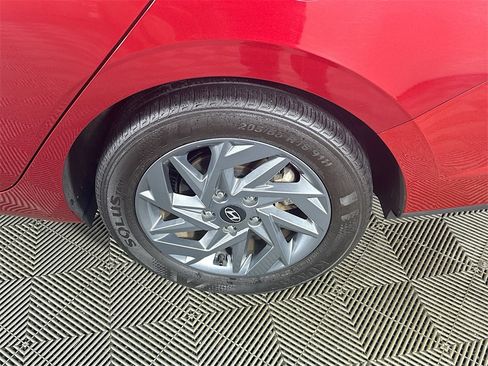 Used 2024 Hyundai Elantra SEL image 32