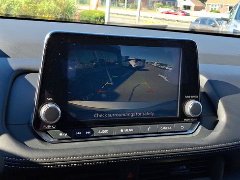 Certified 2025 Nissan Rogue S image 17