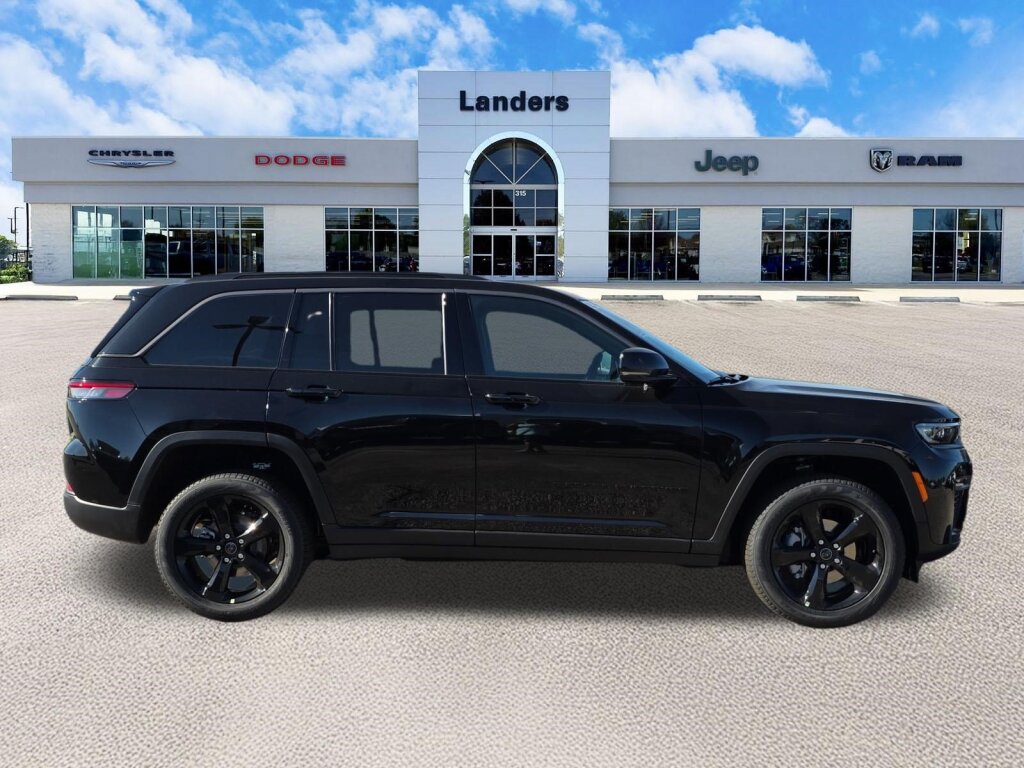 New 2027 Jeep Grand Cherokee Limited RWD image 2