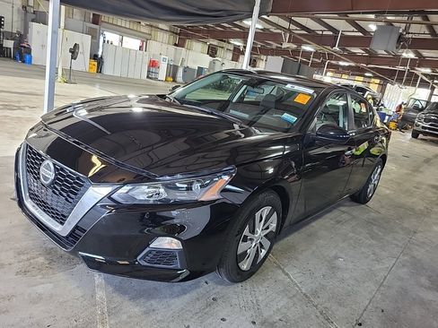 Used 2022 Nissan Altima 2.5 S image 2