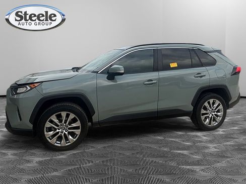 Used 2020 Toyota RAV4 XLE Premium image 2
