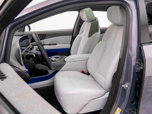 New 2026 Cadillac Optiq Luxury 1 image 10