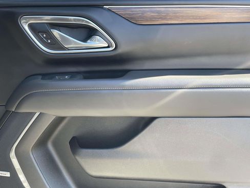 Used 2023 Chevrolet Suburban High Country w/ Advanced Technology Package image 14