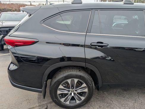 Used 2023 Toyota Highlander XLE image 9