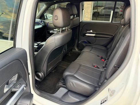 Used 2022 Mercedes-Benz GLB 250 4MATIC image 11