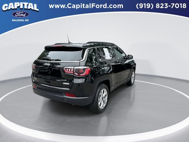 Used 2025 Jeep Compass Latitude AWD/4WD image 8