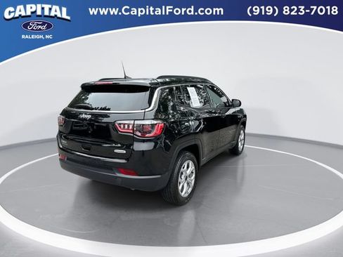 Used 2025 Jeep Compass Latitude AWD/4WD image 8