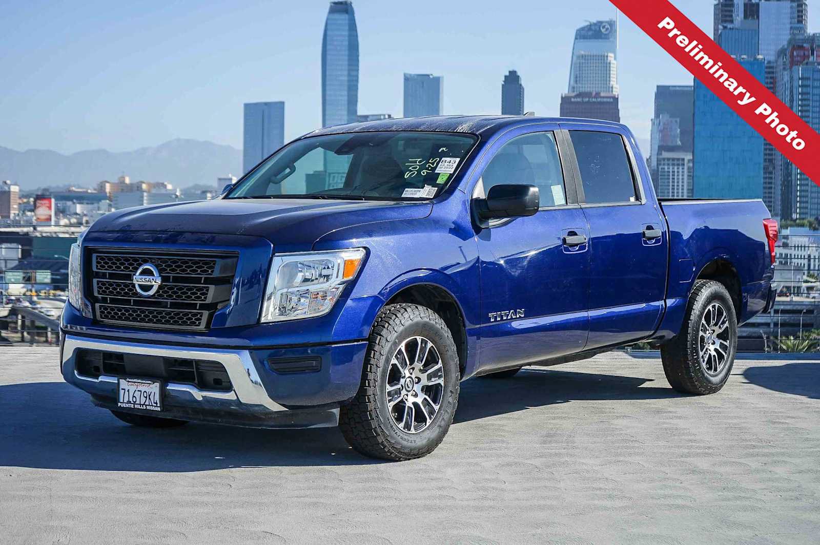 Used 2022 Nissan Titan SV RWD image 1