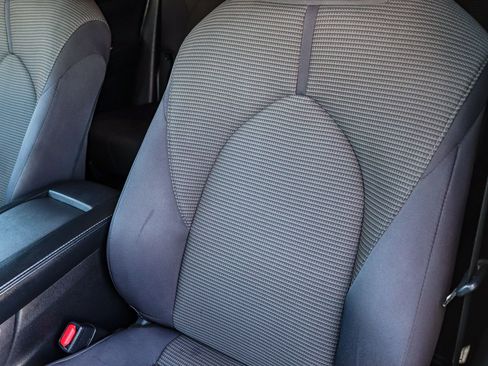Used 2023 Toyota Highlander LE FWD image 31