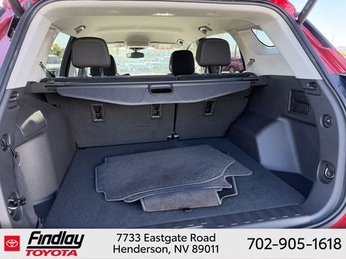 Used 2024 GMC Terrain SLE w/ Driver Convenience Package FWD image 18