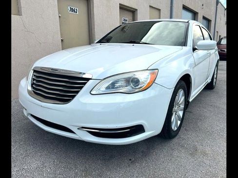 Used 2011 Chrysler 200 Touring image 9