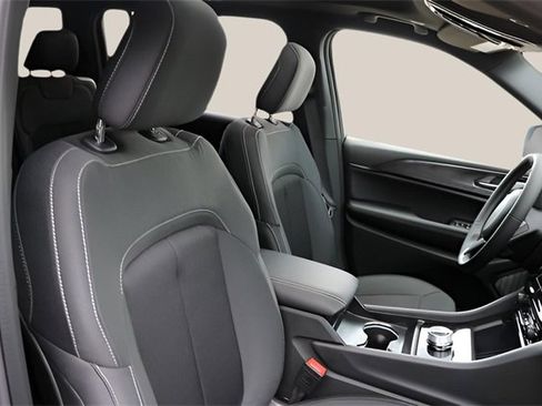 New 2025 Jeep Grand Cherokee L Laredo w/ Luxury Tech Group I image 22