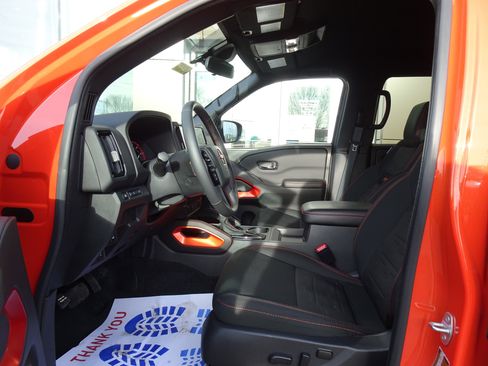 Used 2025 Nissan Frontier PRO-4X image 10