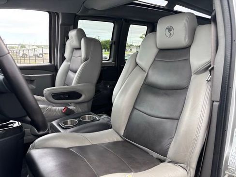 Used 2020 GMC Savana 2500 Extended w/ Enhanced Convenience Package RWD image 17