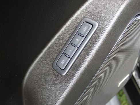 Used 2019 GMC Yukon Denali w/ Denali Ultimate Package image 8