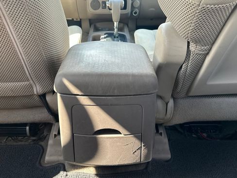 Used 2010 Nissan Frontier SE RWD image 22