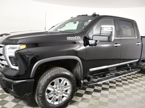 Used 2024 Chevrolet Silverado 3500 High Country w/ High Country Premium Package AWD/4WD image 10