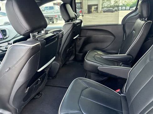 Used 2022 Chrysler Pacifica Limited w/ Uconnect Theater Family Group AWD/4WD image 18