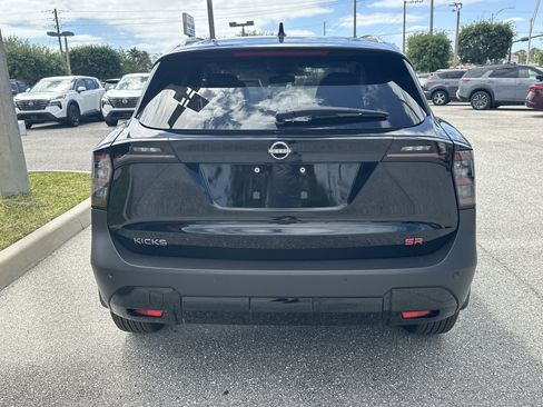 New 2026 Nissan Kicks SR FWD image 8