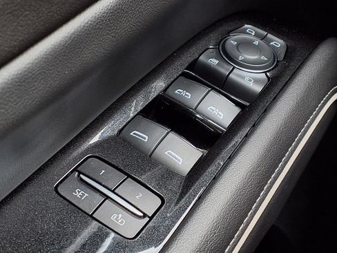 Used 2023 Cadillac Escalade ESV Premium Luxury w/ LPO, Radiant Package AWD/4WD image 17