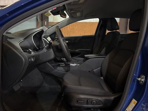 Used 2023 Chevrolet Malibu LT FWD image 2