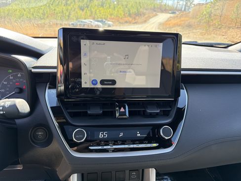 Used 2025 Toyota Corolla Cross AWD Hybrid w/ Moonroof Package image 27