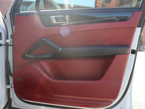 Used 2019 Porsche Cayenne S w/ Premium Plus Package AWD/4WD image 37