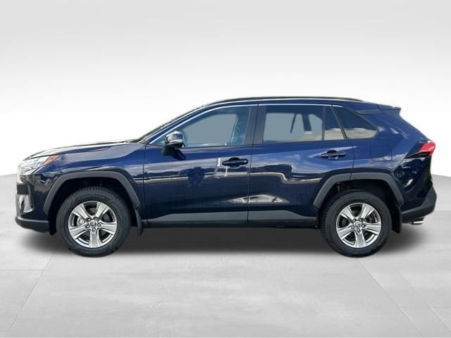 Used 2025 Toyota RAV4 XLE AWD/4WD image 2