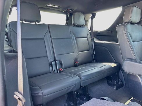 Used 2025 GMC Yukon Denali RWD image 28