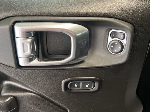 Used 2025 Jeep Wrangler Unlimited Sport AWD/4WD image 34
