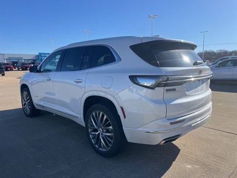 Used 2025 Buick Enclave Avenir image 5