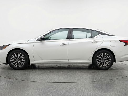 Used 2025 Nissan Altima 2.5 SV image 5