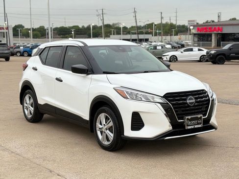 Used 2022 Nissan Kicks S image 5