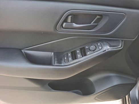 Used 2024 Nissan Rogue S AWD/4WD image 22